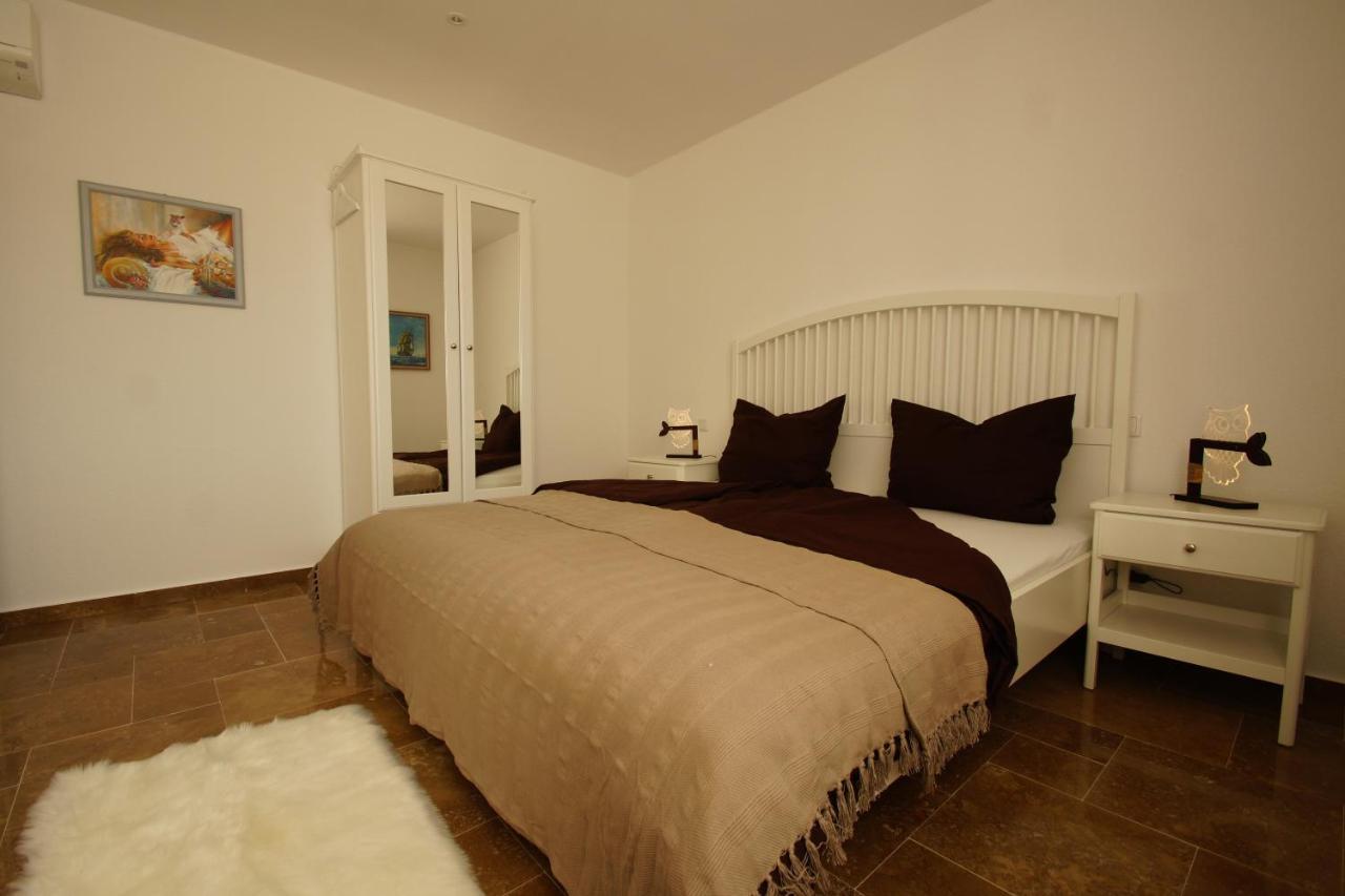 Villa Ludilo Mit 4 Apartments In Poljica - Marina Bei Trogir Split エクステリア 写真