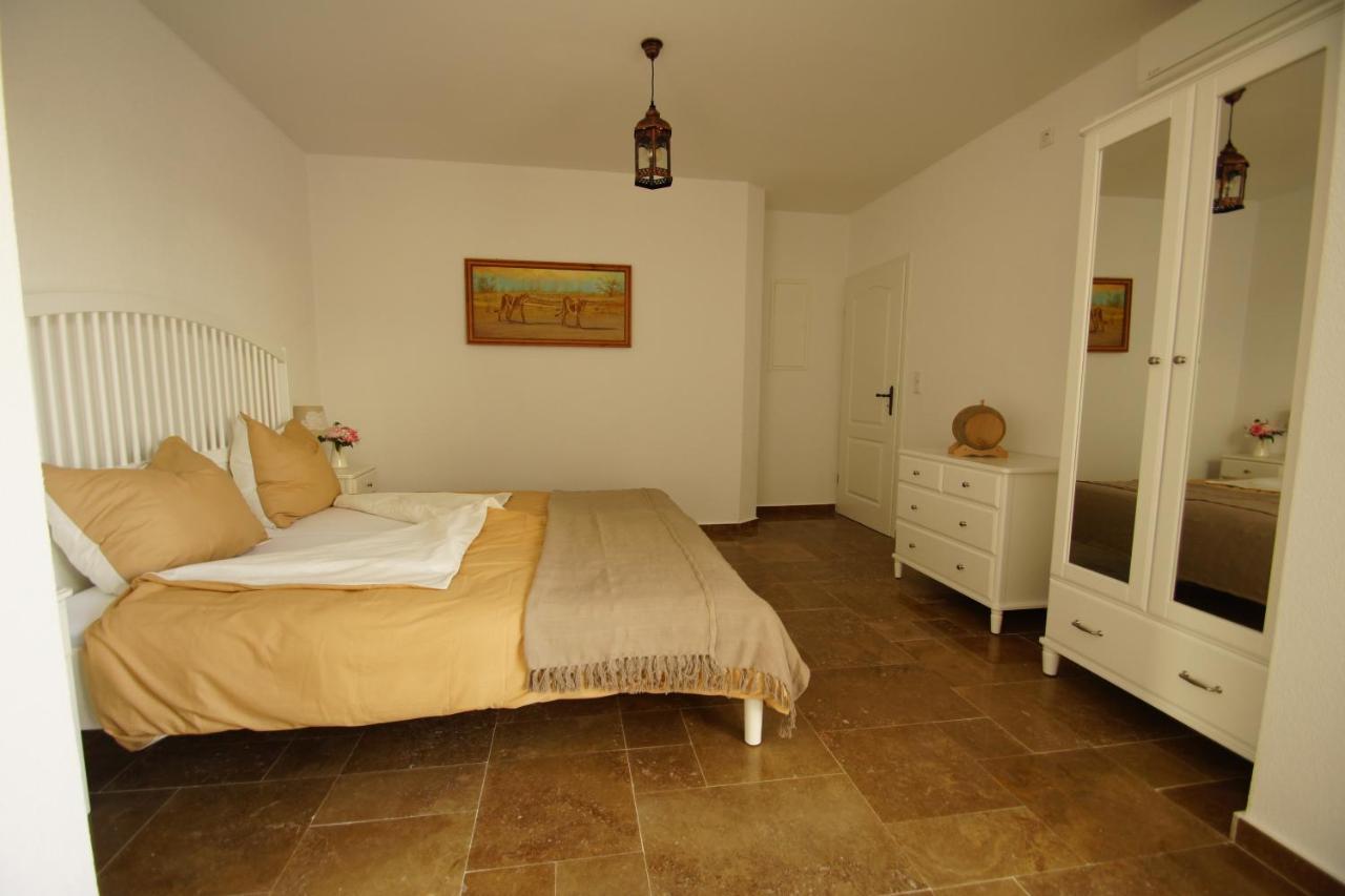 Villa Ludilo Mit 4 Apartments In Poljica - Marina Bei Trogir Split エクステリア 写真