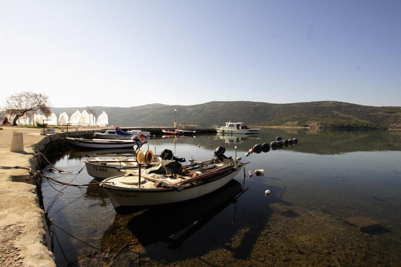 Villa Ludilo Mit 4 Apartments In Poljica - Marina Bei Trogir Split エクステリア 写真