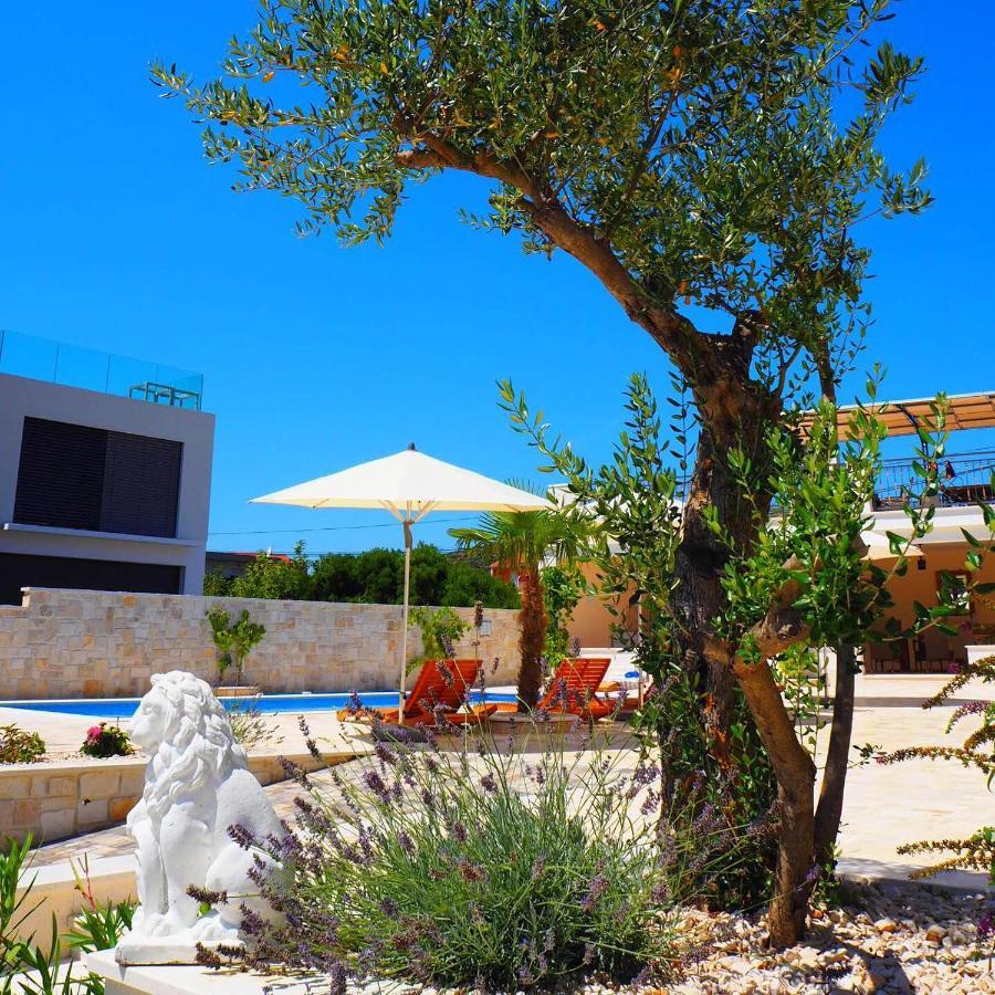 Villa Ludilo Mit 4 Apartments In Poljica - Marina Bei Trogir Split エクステリア 写真