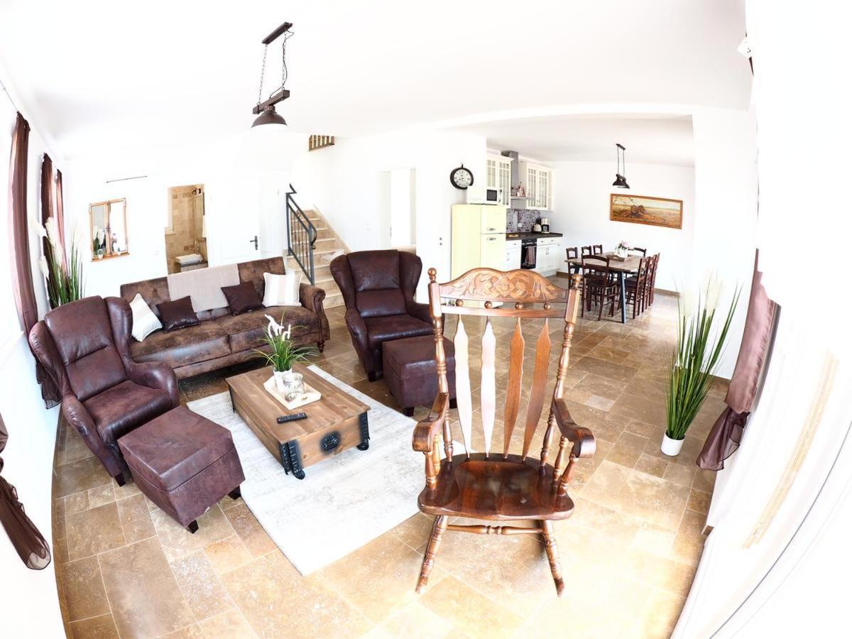 Villa Ludilo Mit 4 Apartments In Poljica - Marina Bei Trogir Split エクステリア 写真