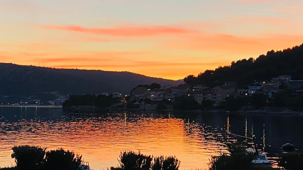 Villa Ludilo Mit 4 Apartments In Poljica - Marina Bei Trogir Split エクステリア 写真