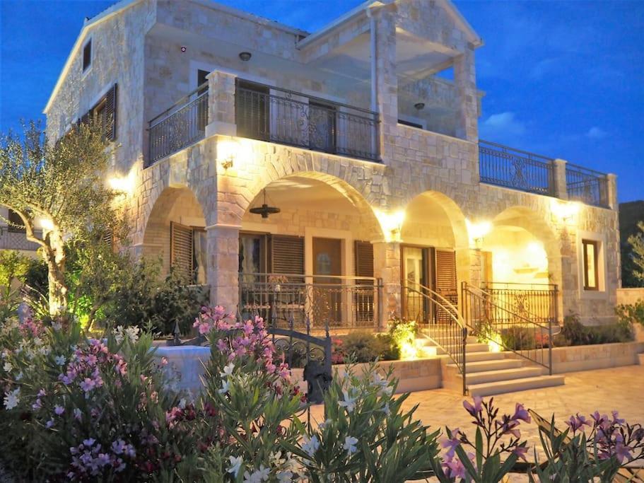 Villa Ludilo Mit 4 Apartments In Poljica - Marina Bei Trogir Split エクステリア 写真