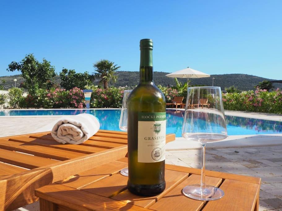 Villa Ludilo Mit 4 Apartments In Poljica - Marina Bei Trogir Split エクステリア 写真