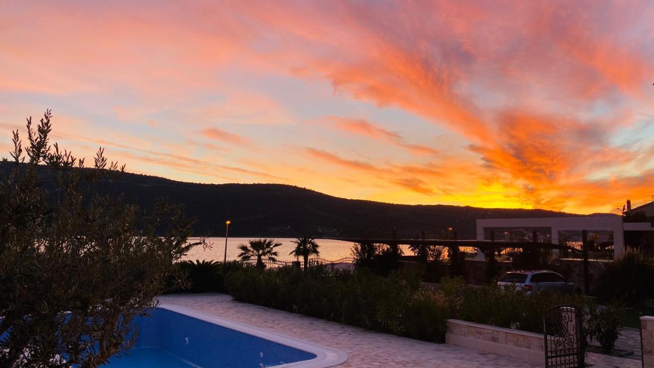Villa Ludilo Mit 4 Apartments In Poljica - Marina Bei Trogir Split エクステリア 写真