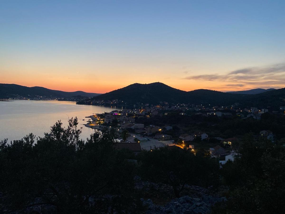 Villa Ludilo Mit 4 Apartments In Poljica - Marina Bei Trogir Split エクステリア 写真