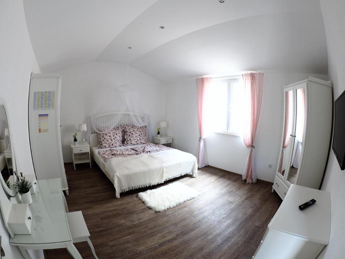Villa Ludilo Mit 4 Apartments In Poljica - Marina Bei Trogir Split エクステリア 写真