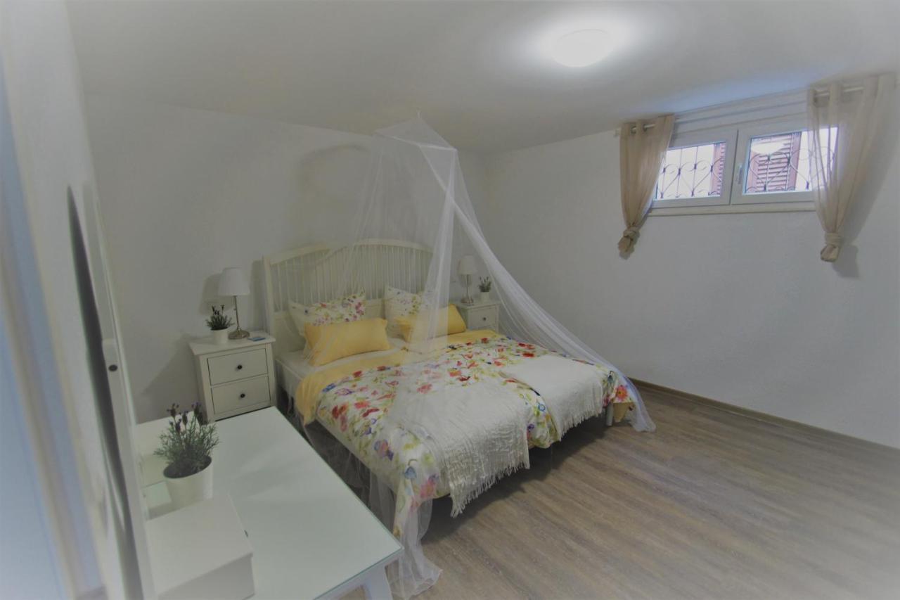 Villa Ludilo Mit 4 Apartments In Poljica - Marina Bei Trogir Split エクステリア 写真