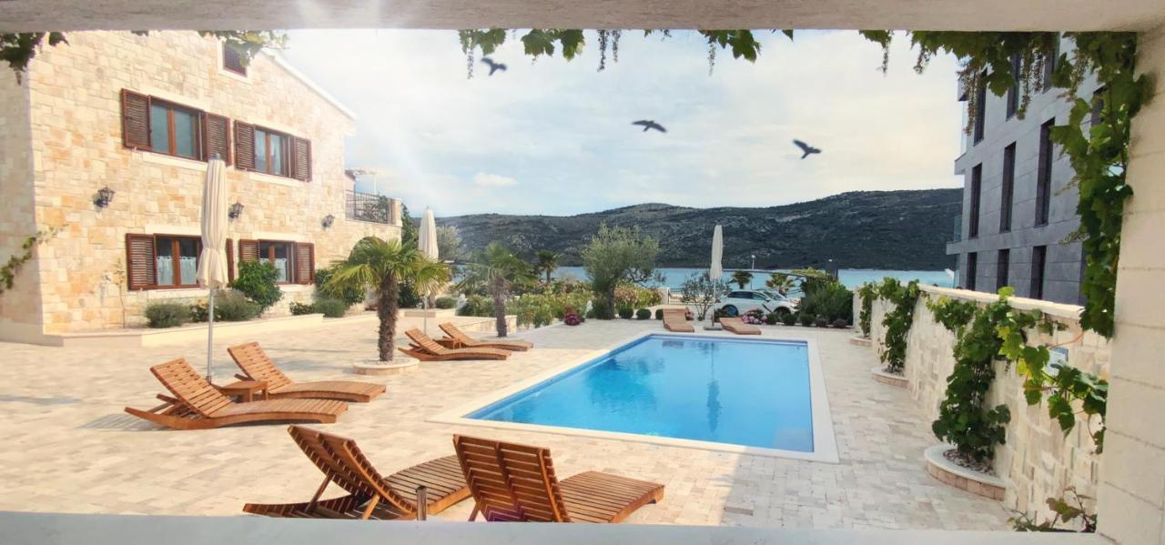 Villa Ludilo Mit 4 Apartments In Poljica - Marina Bei Trogir Split エクステリア 写真