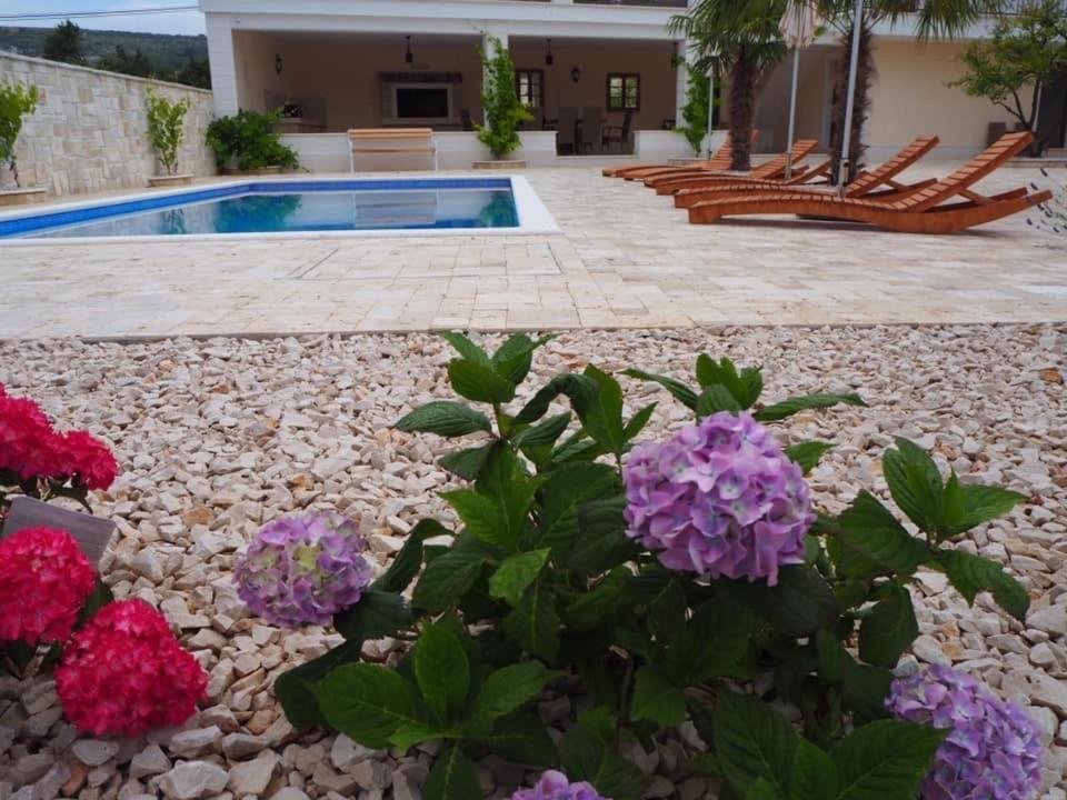 Villa Ludilo Mit 4 Apartments In Poljica - Marina Bei Trogir Split エクステリア 写真