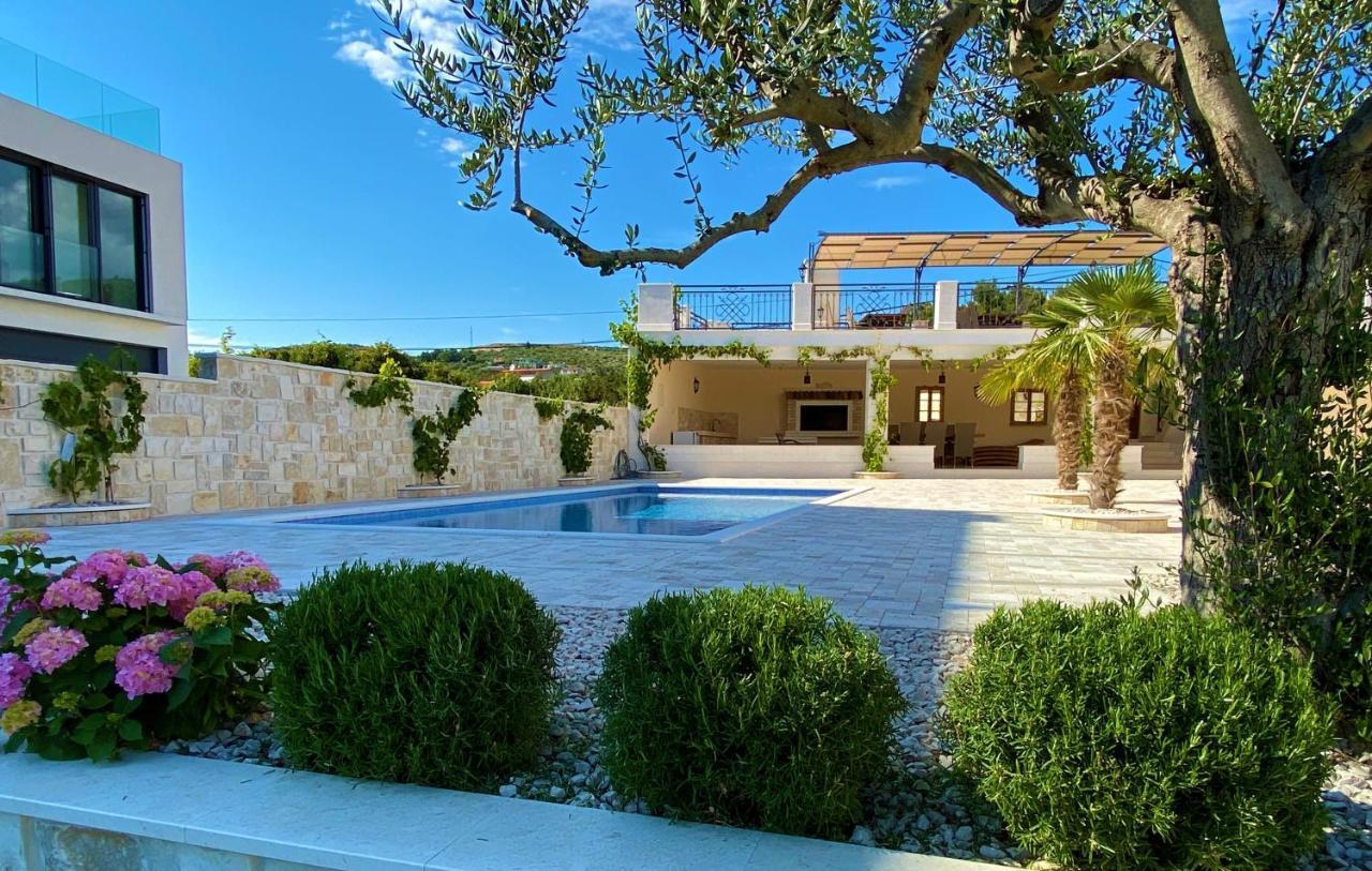 Villa Ludilo Mit 4 Apartments In Poljica - Marina Bei Trogir Split エクステリア 写真