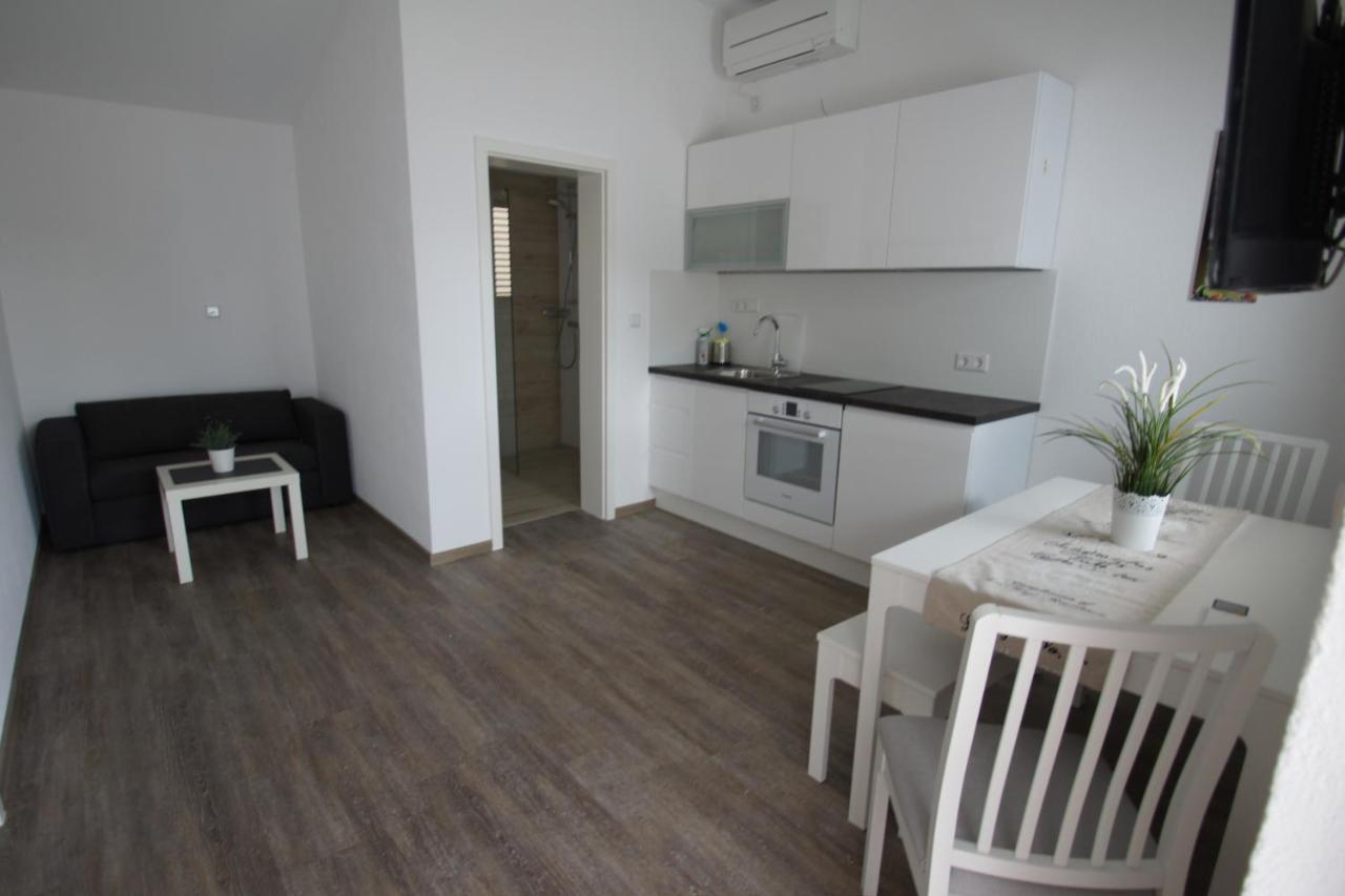 Villa Ludilo Mit 4 Apartments In Poljica - Marina Bei Trogir Split エクステリア 写真