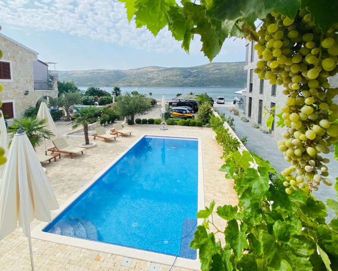Villa Ludilo Mit 4 Apartments In Poljica - Marina Bei Trogir Split エクステリア 写真