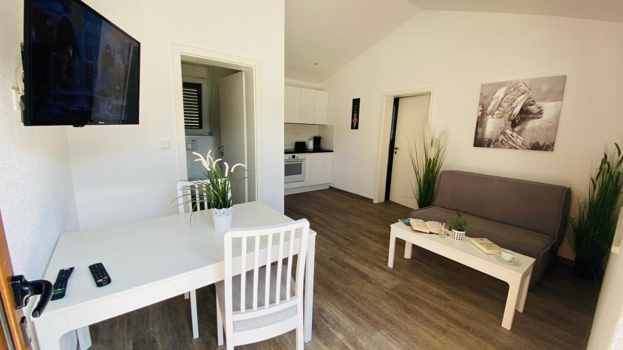 Villa Ludilo Mit 4 Apartments In Poljica - Marina Bei Trogir Split エクステリア 写真